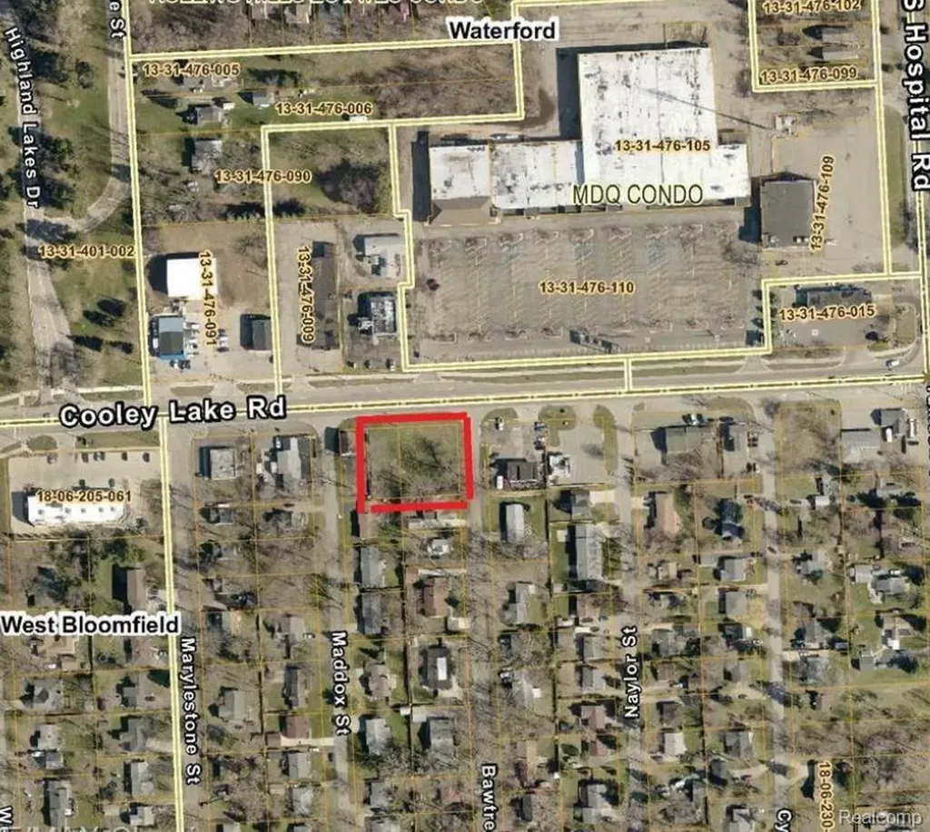 9999 W Cooley Lake West Bloomfield Charter Township MI 48324