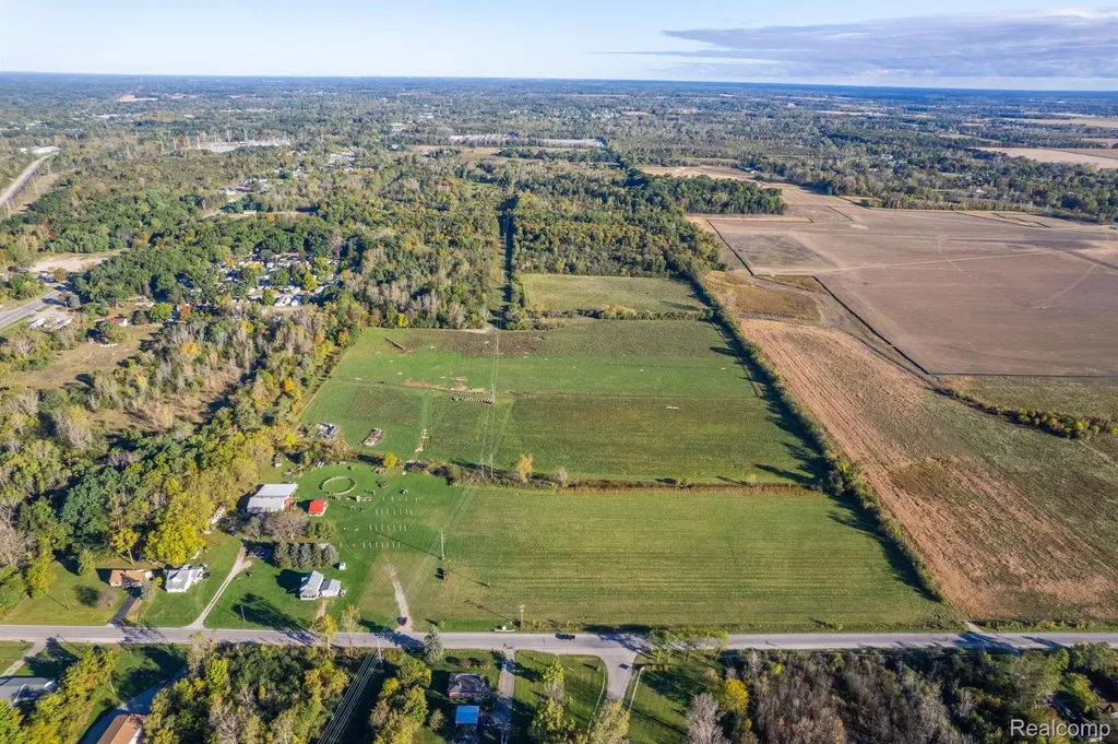 2135 E Coldwater Road Genesee Charter Township MI 48505