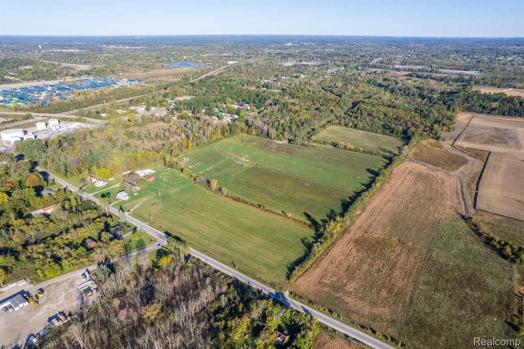 2135 E Coldwater Road Genesee Charter Township MI 48505