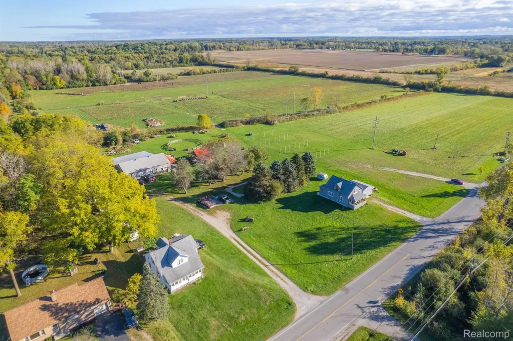 2135 E Coldwater Road Genesee Charter Township MI 48505