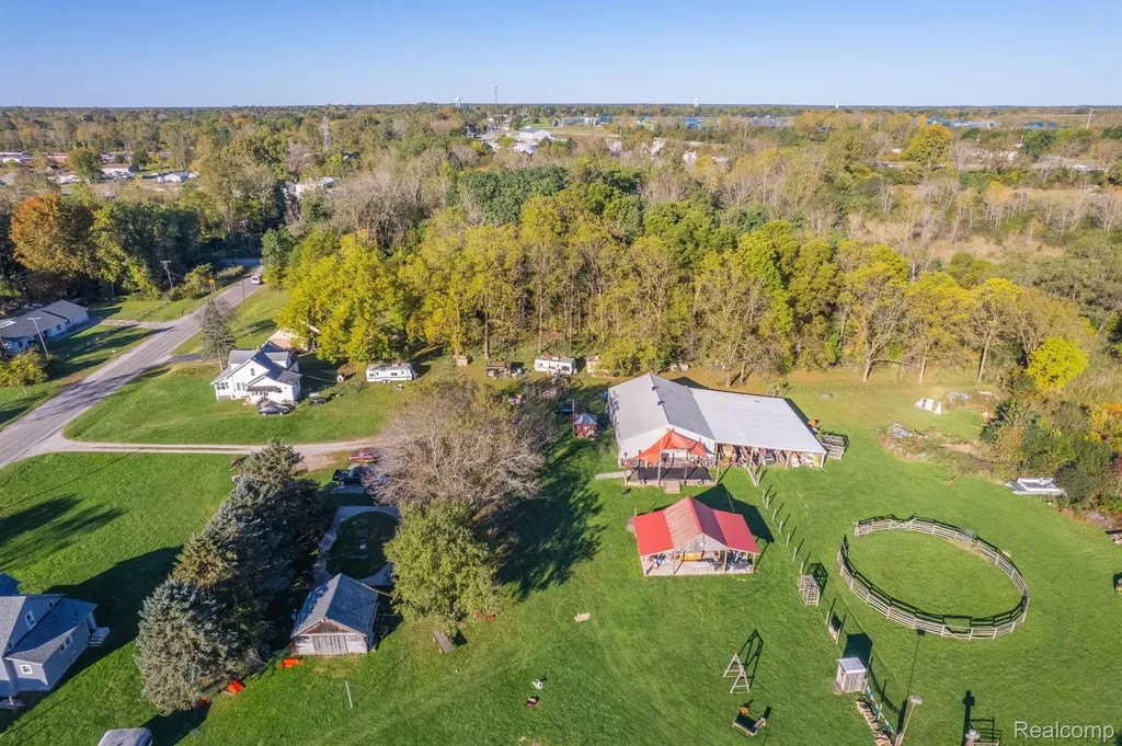 2135 E Coldwater Road Genesee Charter Township MI 48505