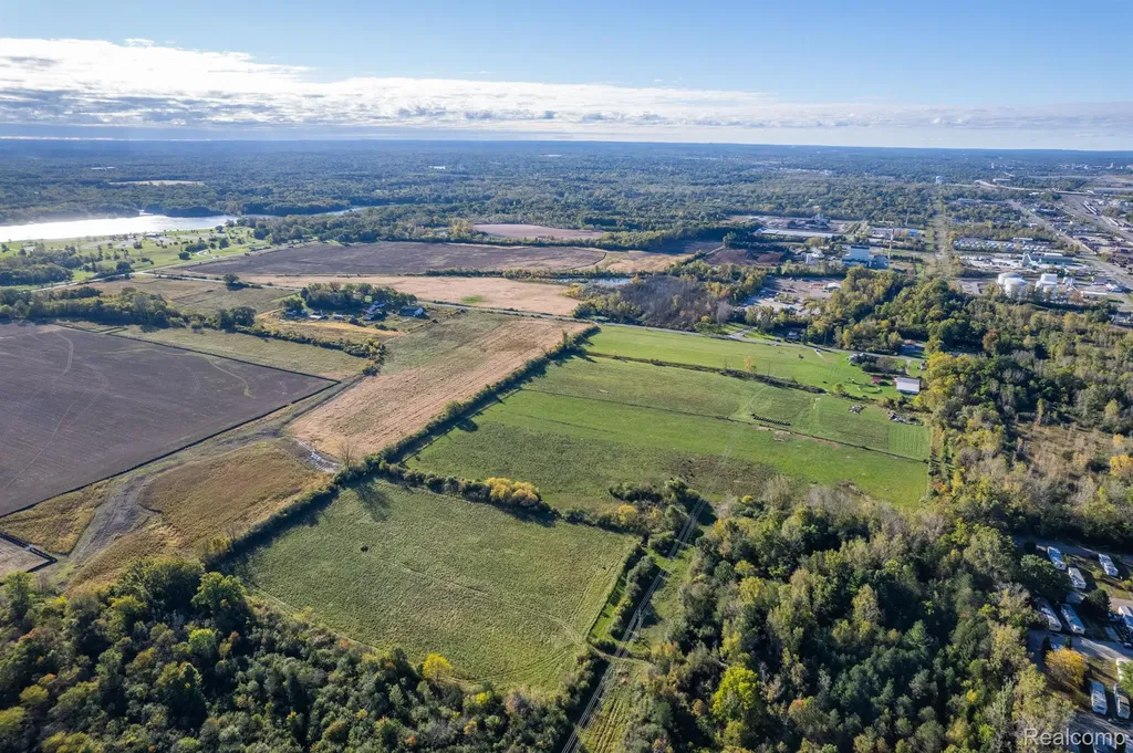 2135 E Coldwater Road Genesee Charter Township MI 48505