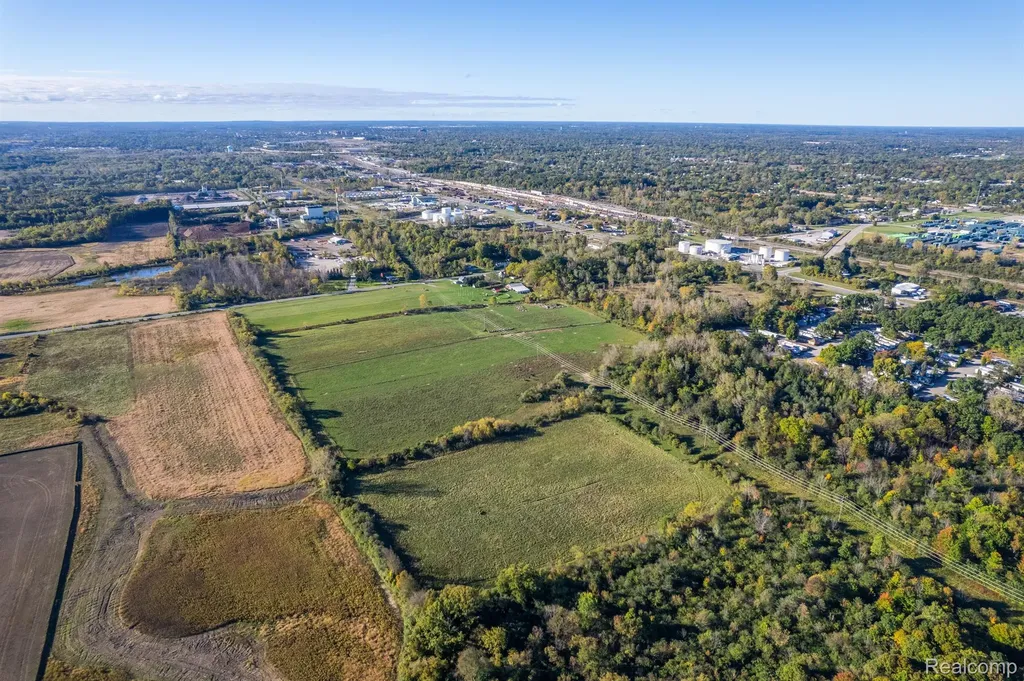 2135 E Coldwater Road Genesee Charter Township MI 48505