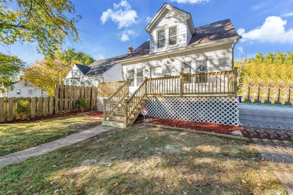 16211 Maddelein Street Detroit City MI 48205