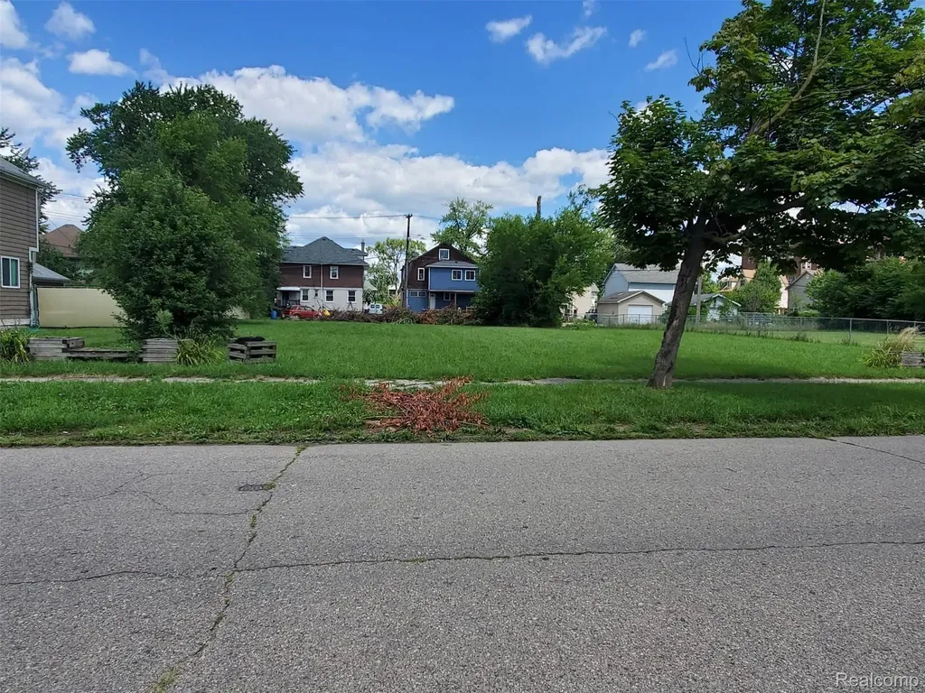 690 W Philadelphia Street Detroit City MI 48202