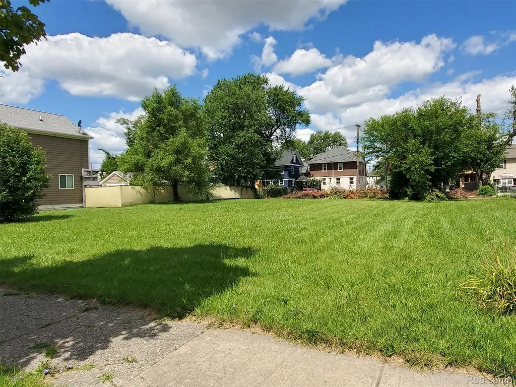 690 W Philadelphia Street Detroit City MI 48202