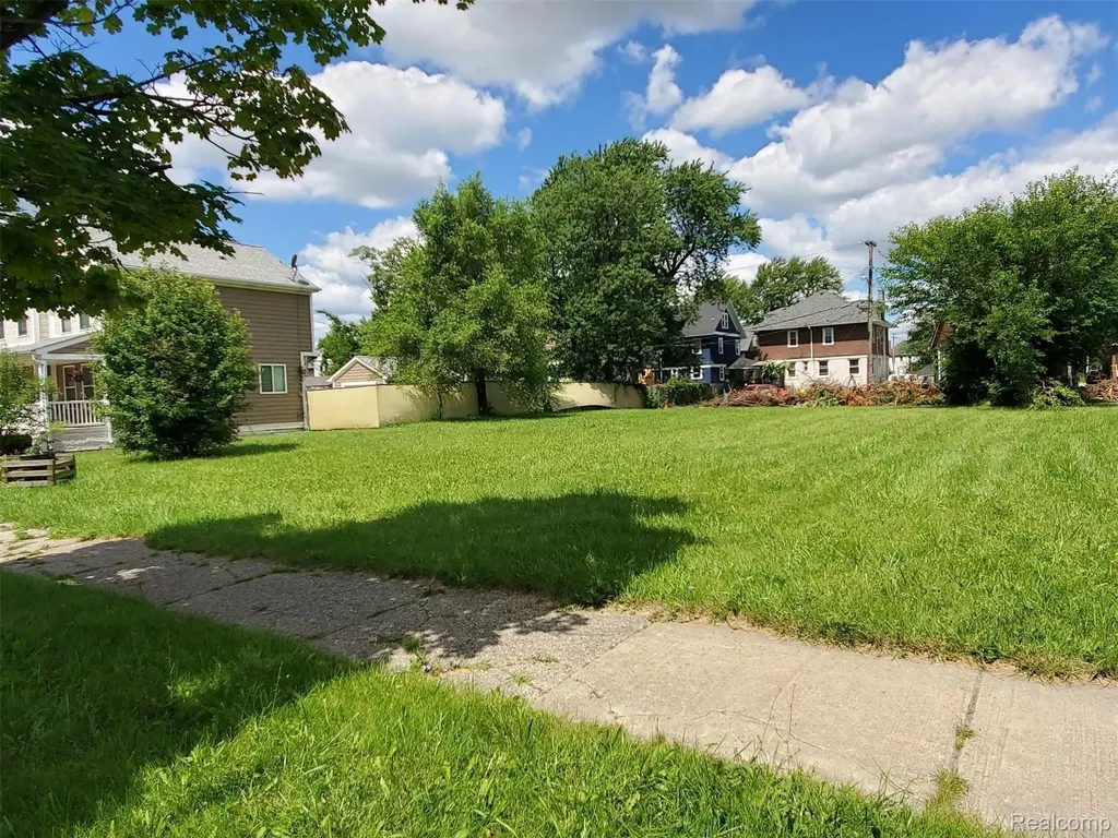 690 W Philadelphia Street Detroit City MI 48202