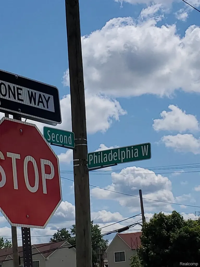 690 W Philadelphia Street Detroit City MI 48202
