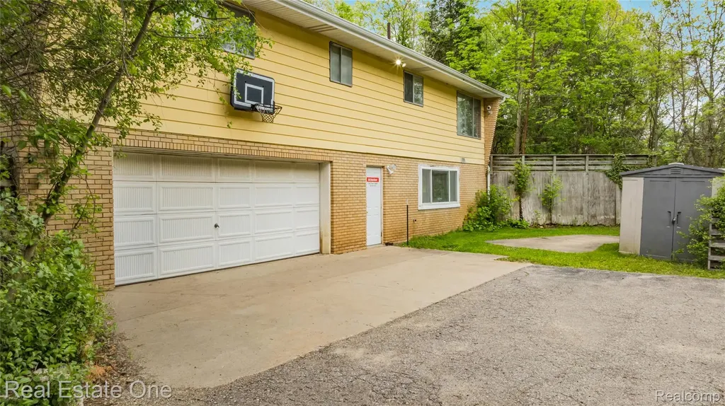 7217 Sashabaw Road Independence Charter Township MI 48348