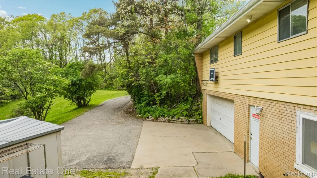 7217 Sashabaw Road Independence Charter Township MI 48348