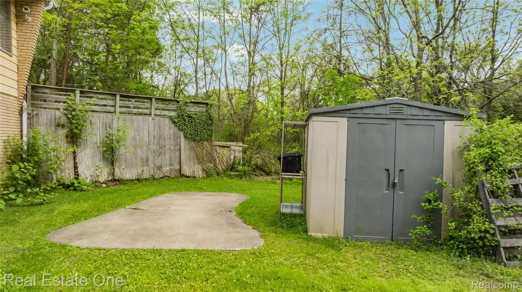 7217 Sashabaw Road Independence Charter Township MI 48348