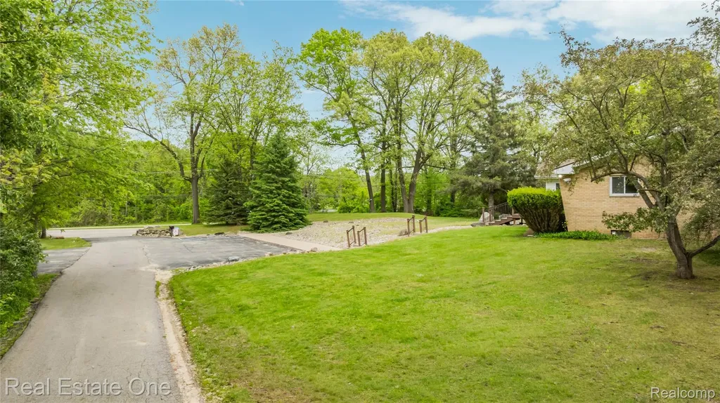 7217 Sashabaw Road Independence Charter Township MI 48348