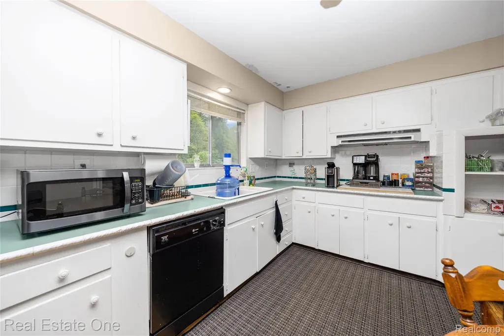 7217 Sashabaw Road Independence Charter Township MI 48348