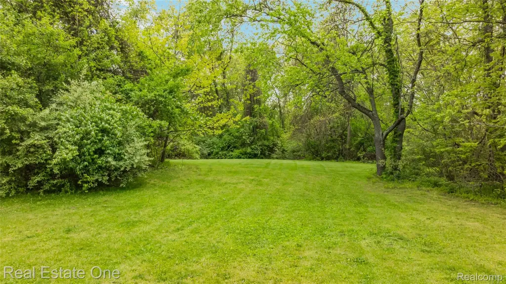 7217 Sashabaw Road Independence Charter Township MI 48348
