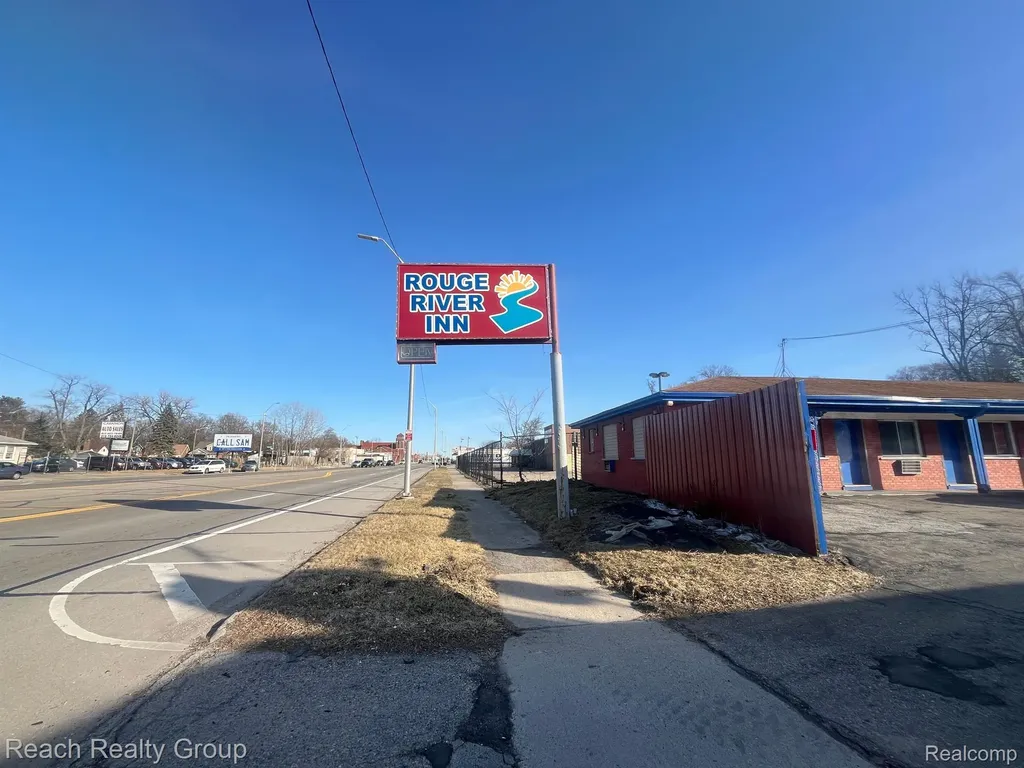22755 Grand River Avenue Detroit City MI 48219