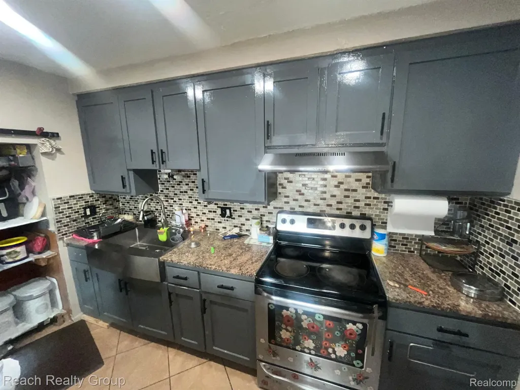 22755 Grand River Avenue Detroit City MI 48219