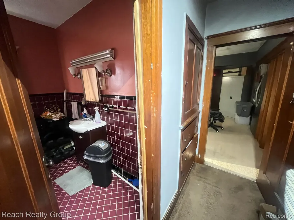22755 Grand River Avenue Detroit City MI 48219
