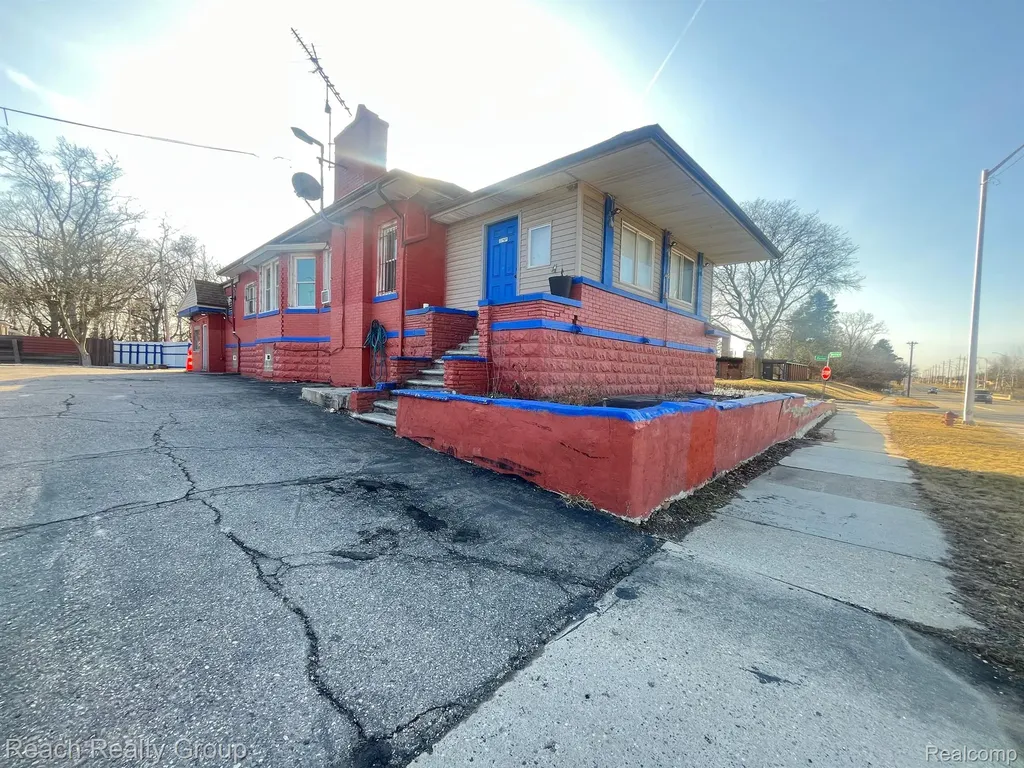 22755 Grand River Avenue Detroit City MI 48219