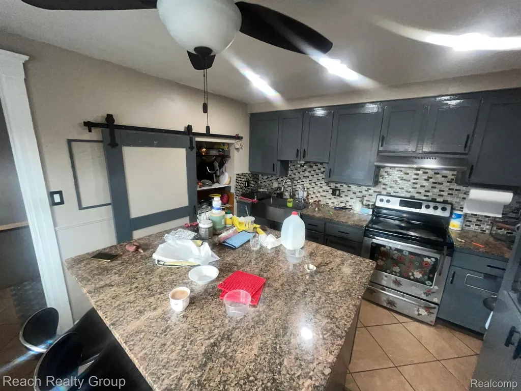 22755 Grand River Avenue Detroit City MI 48219