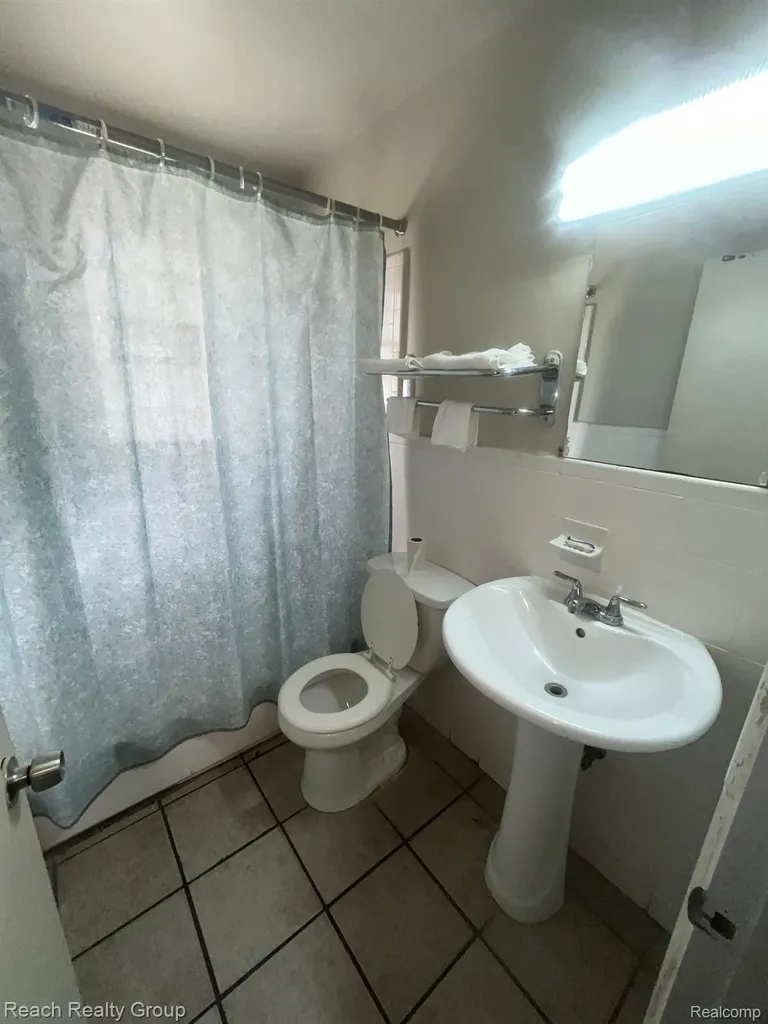 22755 Grand River Avenue Detroit City MI 48219