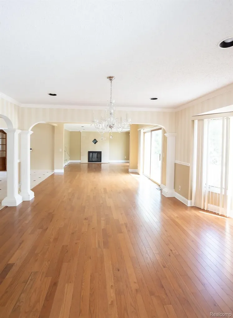 5881 Naneva West Bloomfield Charter Township MI 48322