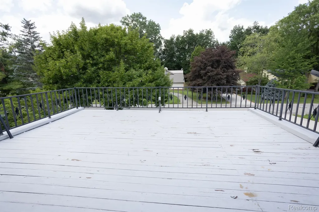 5881 Naneva West Bloomfield Charter Township MI 48322