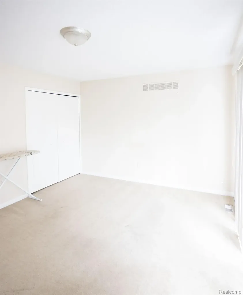 5881 Naneva West Bloomfield Charter Township MI 48322