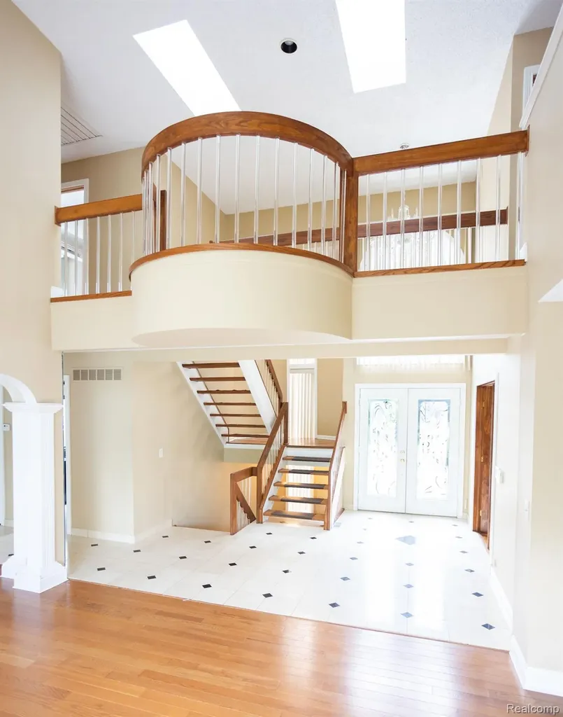 5881 Naneva West Bloomfield Charter Township MI 48322
