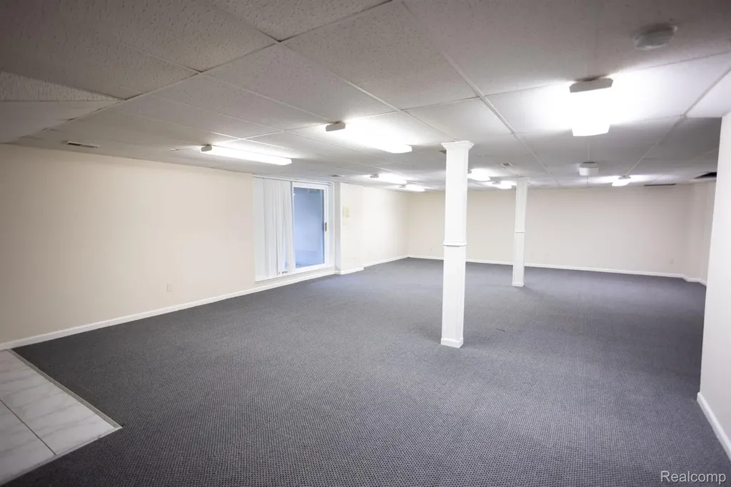 5881 Naneva West Bloomfield Charter Township MI 48322