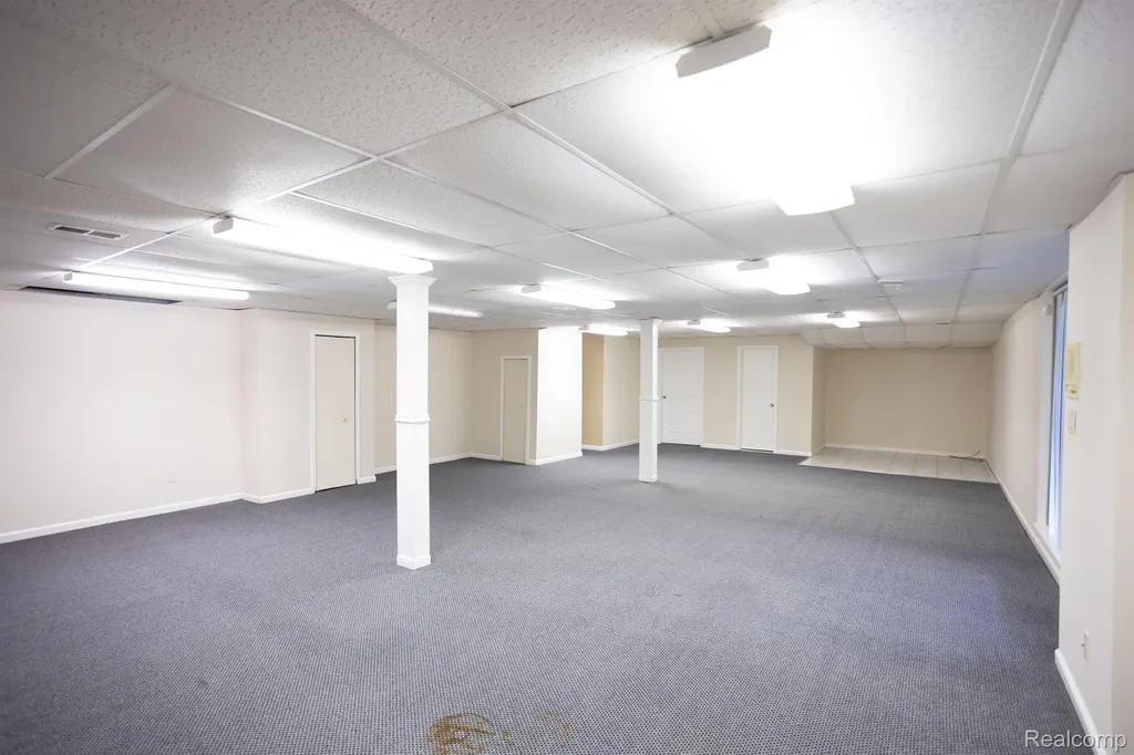 5881 Naneva West Bloomfield Charter Township MI 48322