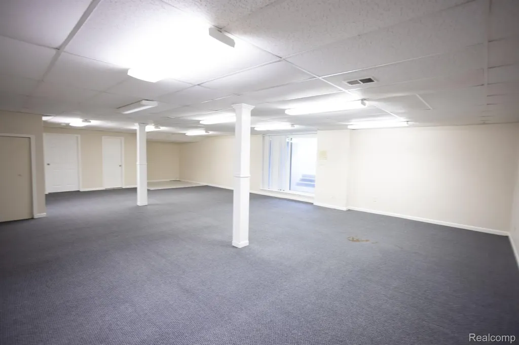 5881 Naneva West Bloomfield Charter Township MI 48322