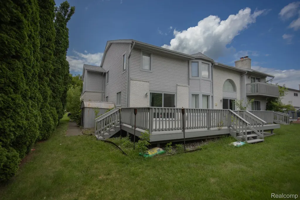5881 Naneva West Bloomfield Charter Township MI 48322