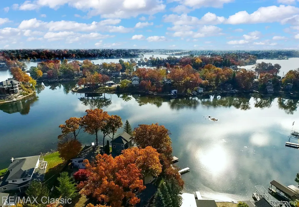 512 Fernhurst Court Orion Charter Township MI 48362