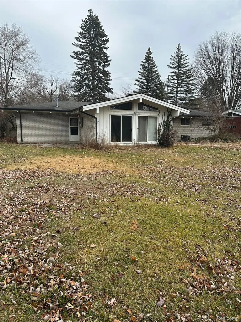 19021 Merriman Road Livonia City MI 48152