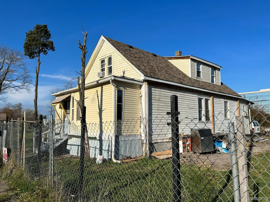 9050 Delmar Street Detroit City MI 48211