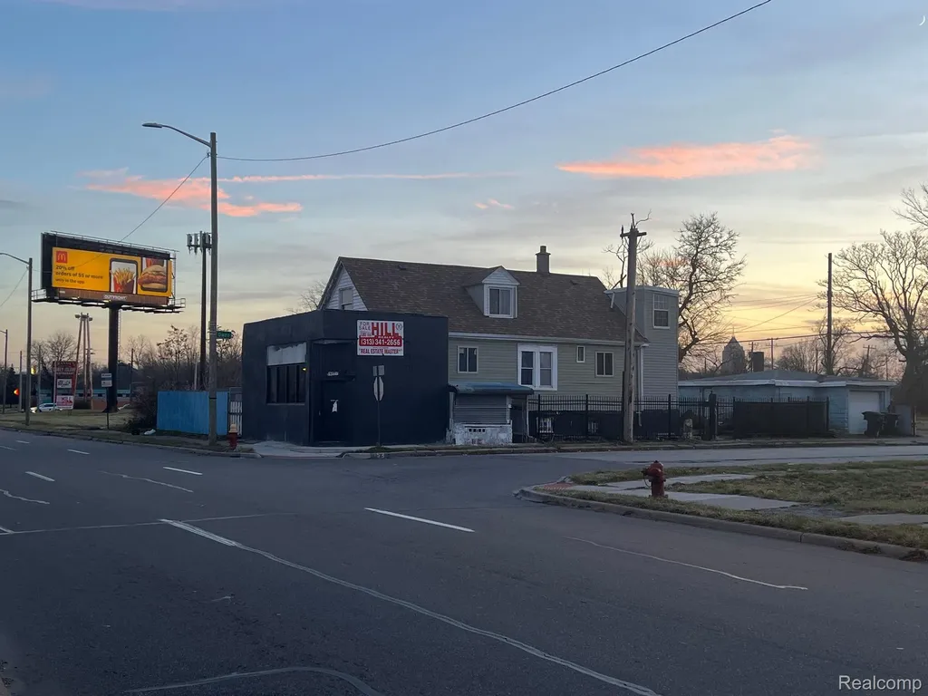 9071 Chrysler Drive Detroit City MI 48211