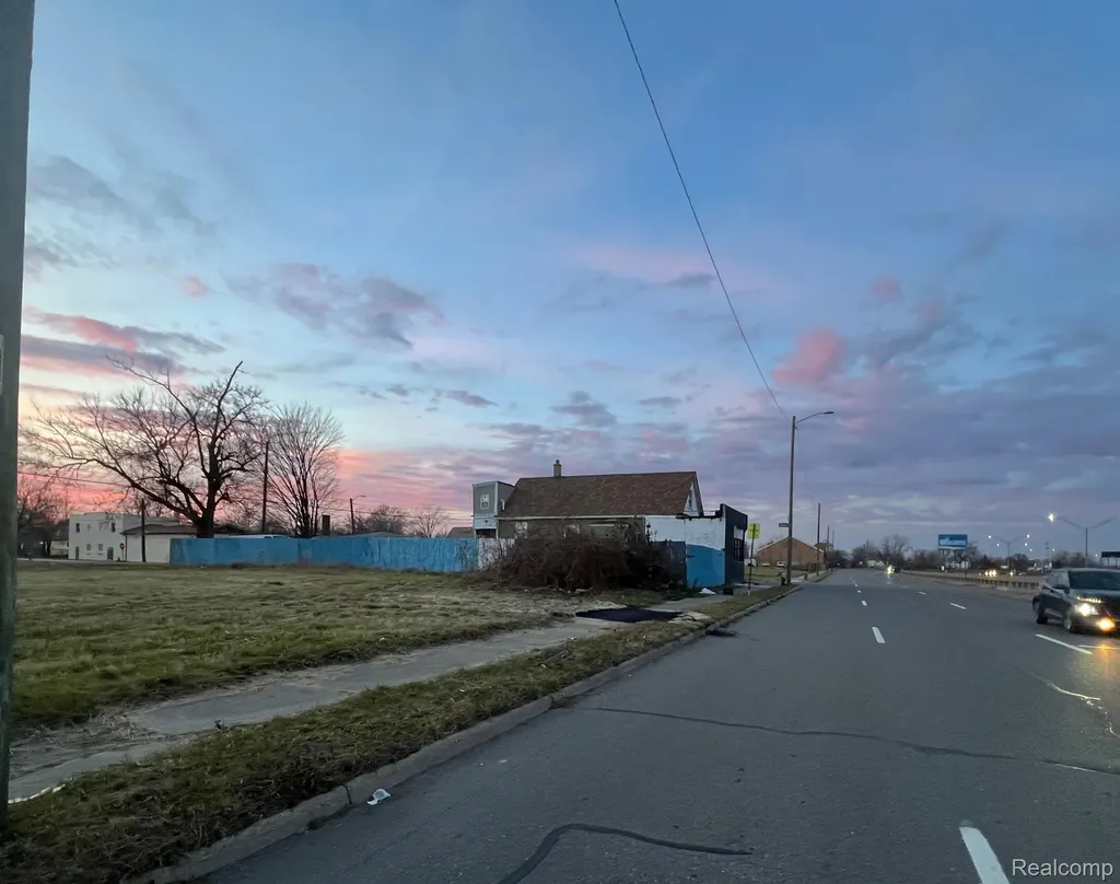 9071 Chrysler Drive Detroit City MI 48211