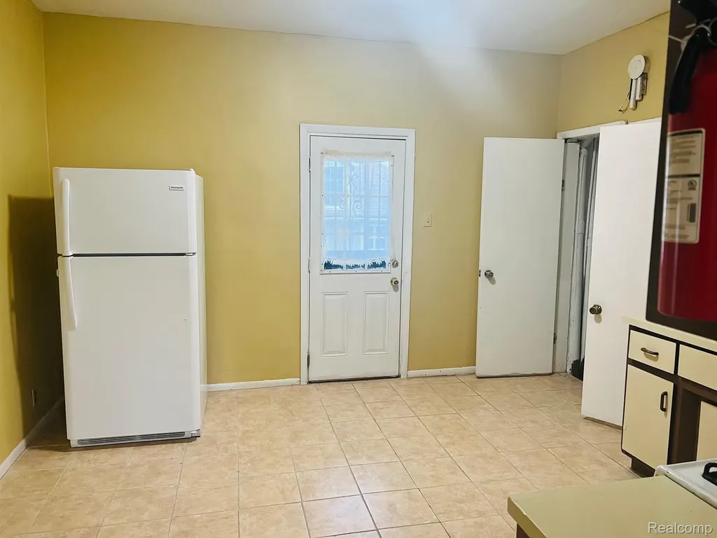 2436 Hewitt Street Hamtramck City MI 48212