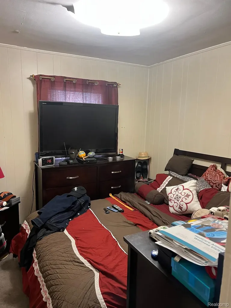 1459 Pingree Avenue Lincoln Park City MI 48146