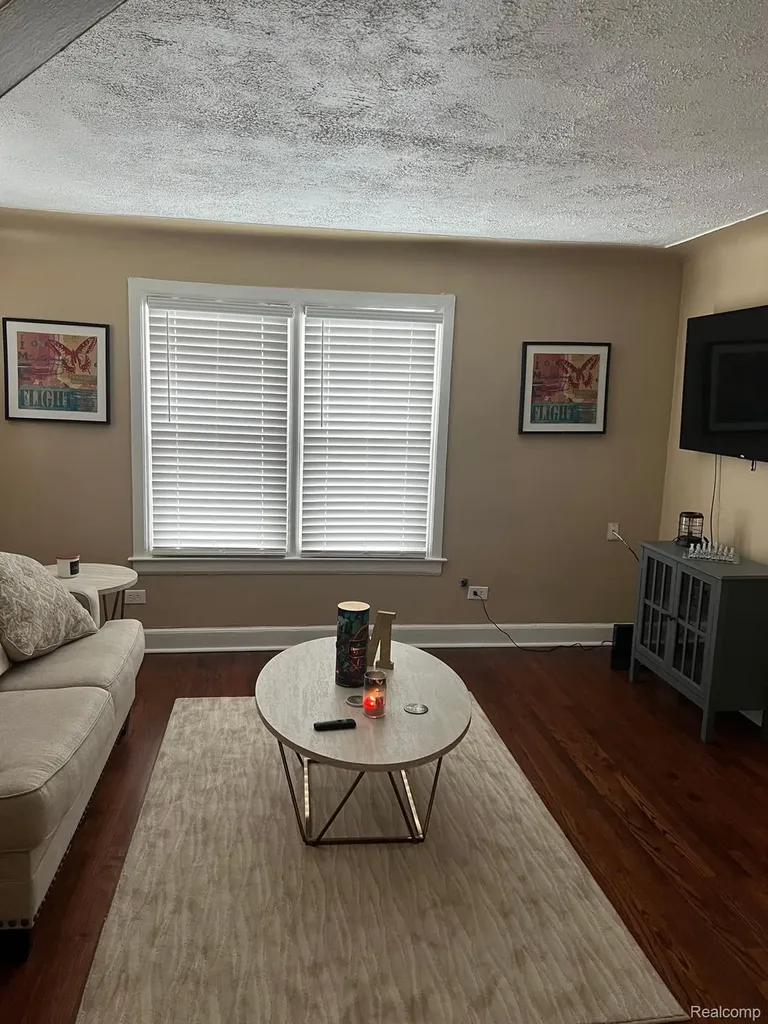 1459 Pingree Avenue Lincoln Park City MI 48146