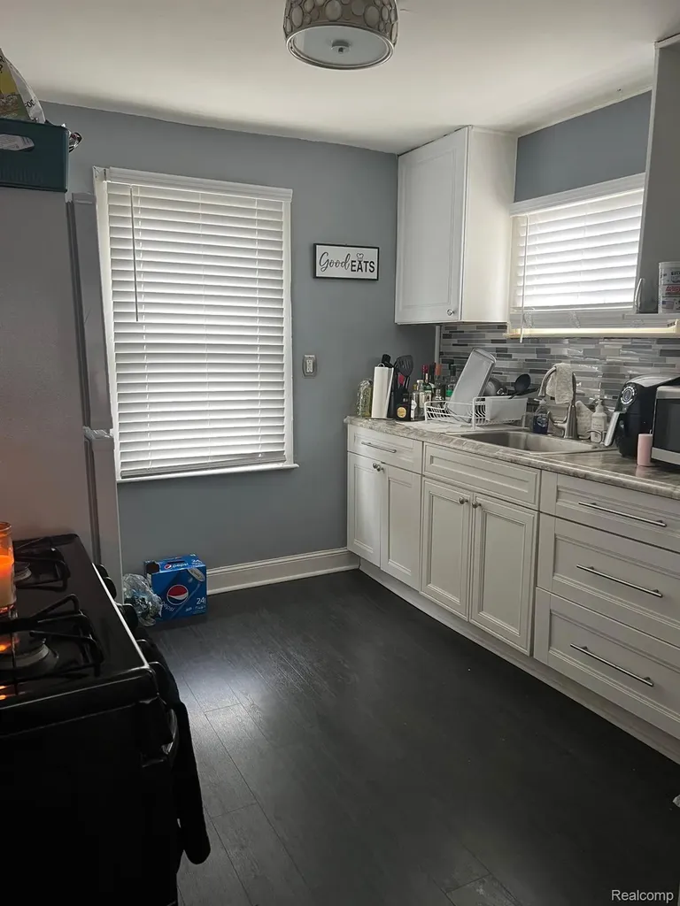 1459 Pingree Avenue Lincoln Park City MI 48146