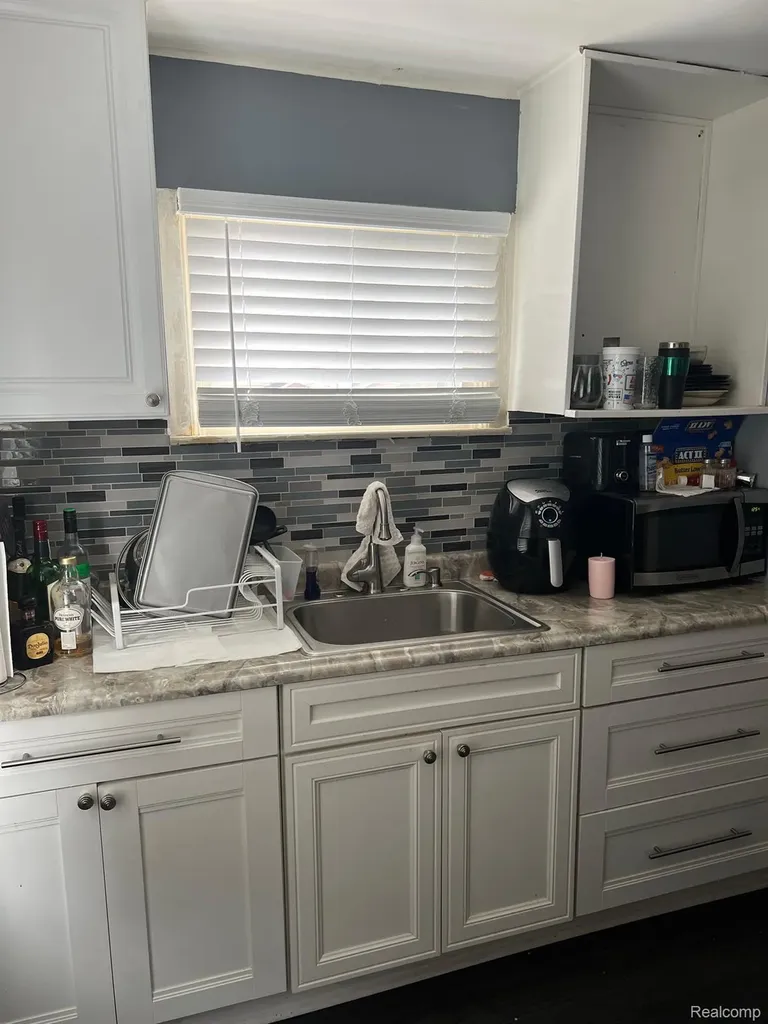 1459 Pingree Avenue Lincoln Park City MI 48146
