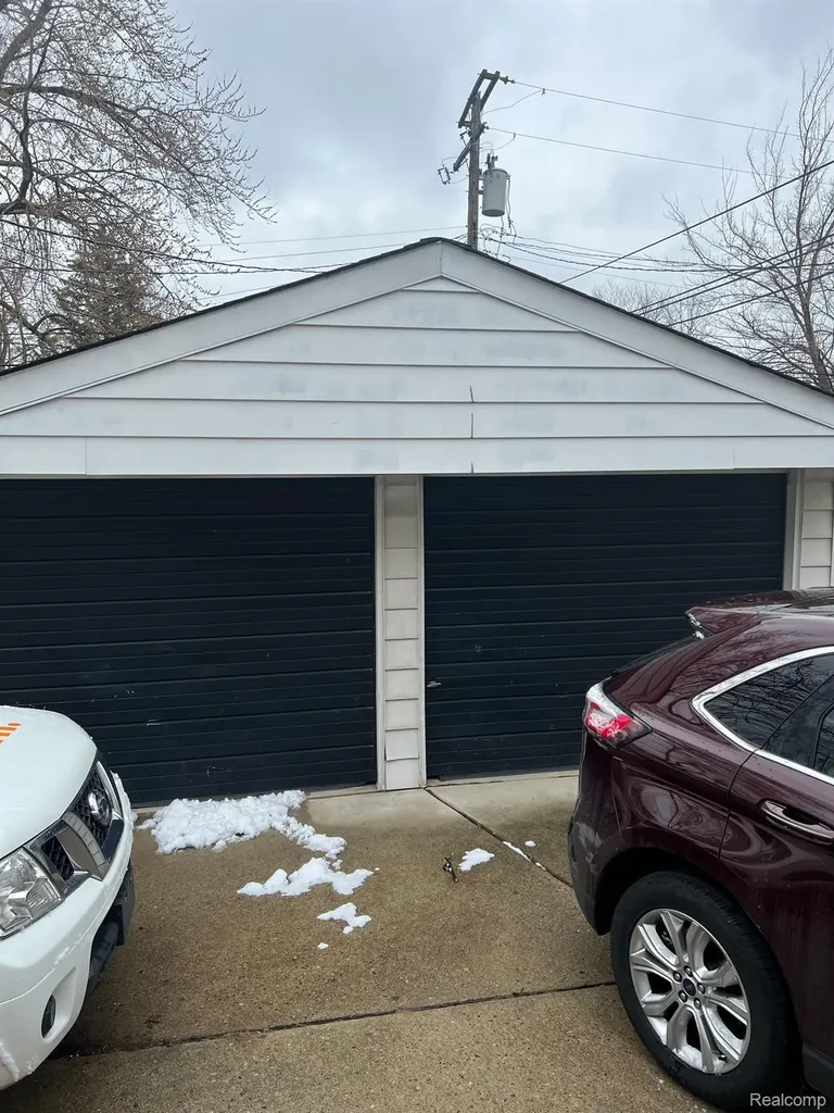 1459 Pingree Avenue Lincoln Park City MI 48146