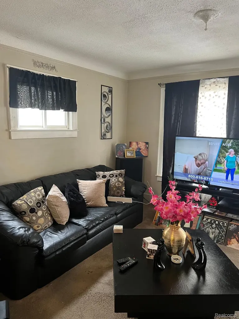 1459 Pingree Avenue Lincoln Park City MI 48146