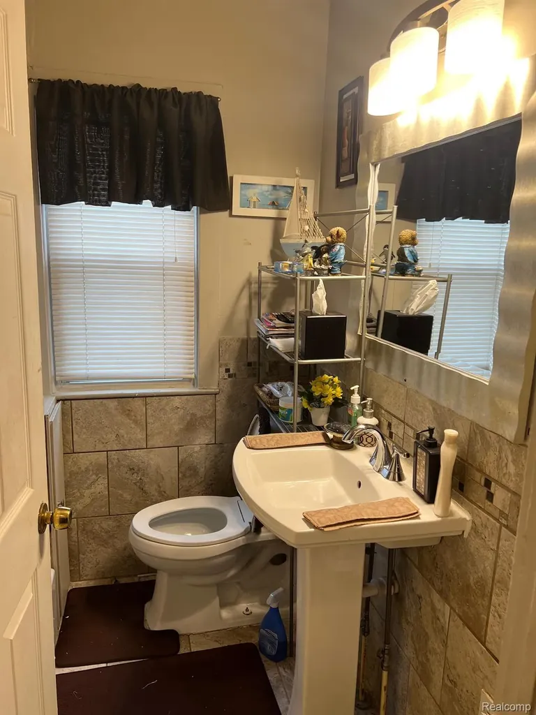 1459 Pingree Avenue Lincoln Park City MI 48146