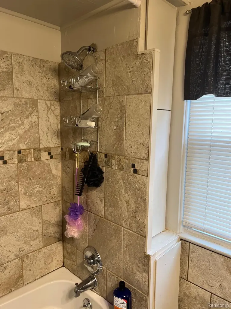 1459 Pingree Avenue Lincoln Park City MI 48146