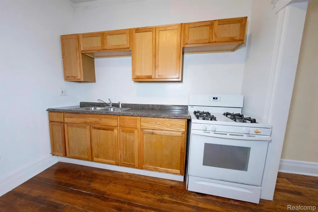 14536 E Jefferson Avenue Detroit City MI 48215