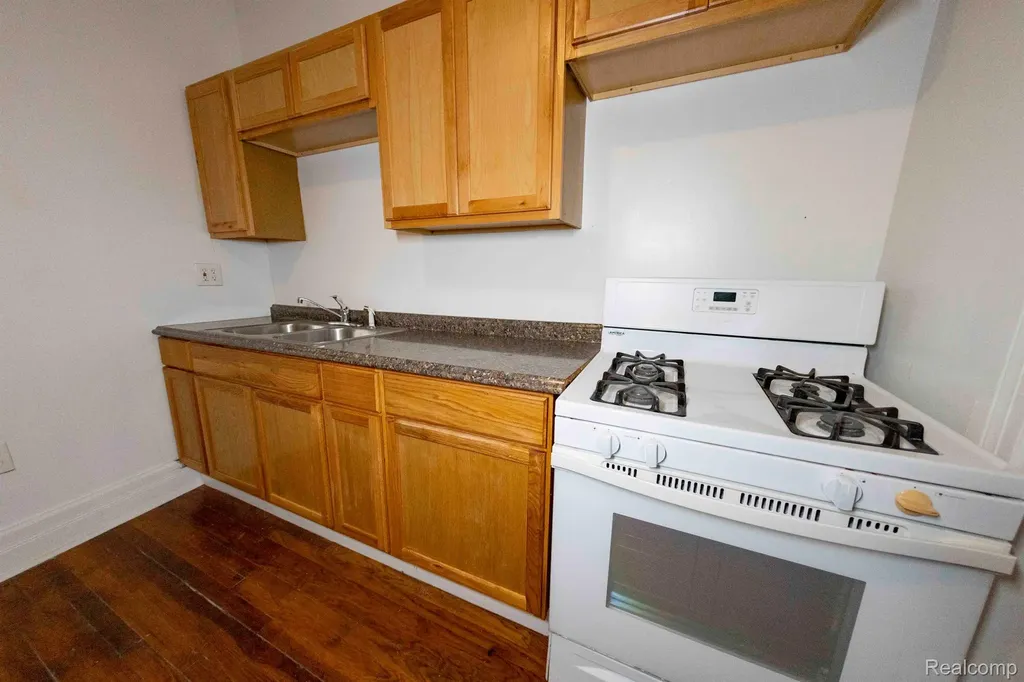 14536 E Jefferson Avenue Detroit City MI 48215