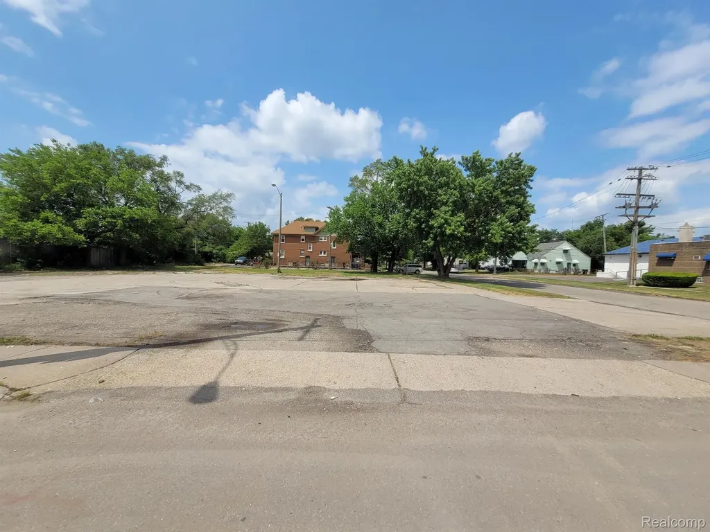 8544 W Chicago Detroit City MI 48204