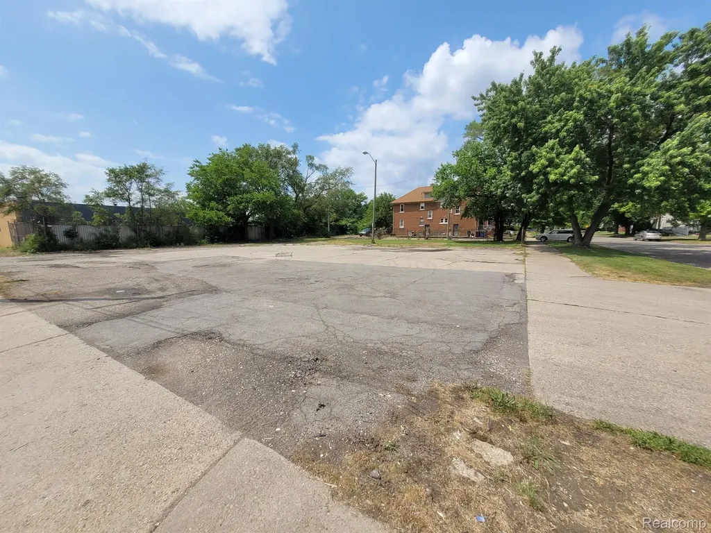 8544 W Chicago Detroit City MI 48204